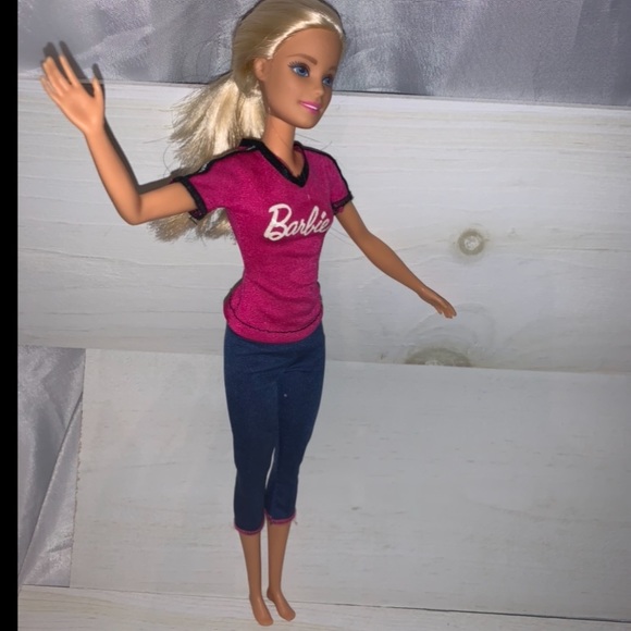 Barbie Careers Soccer Player Doll - Picture 6 of 10